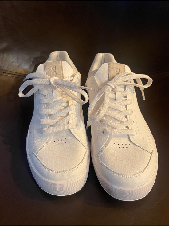On Clouds Shoes - On
Women's The Roger Centre Court Low Top Sneakers